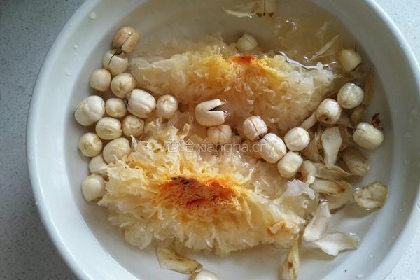 银耳汤的做法图解1