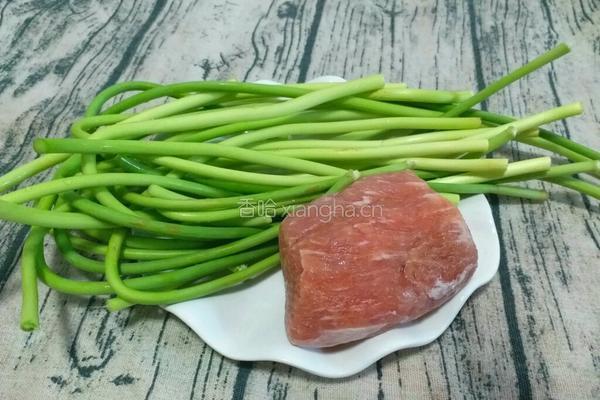 蒜苔肉丁卤的做法图解1