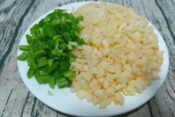 土豆青椒肉丁卤的做法图解2