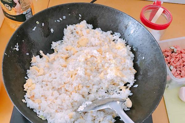 黄金蛋炒饭的做法图解3