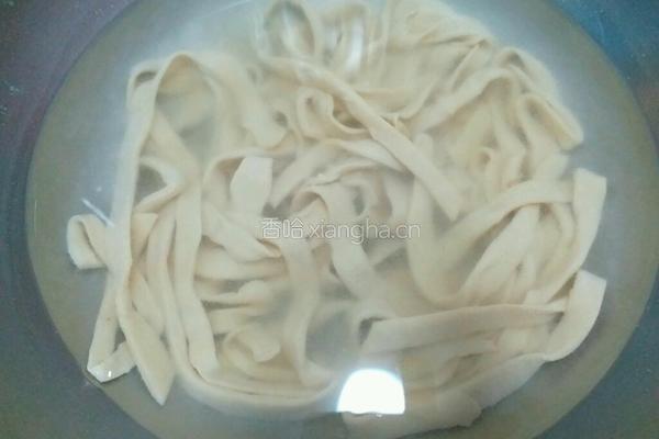 蒜苔肉丁打卤面的做法图解6