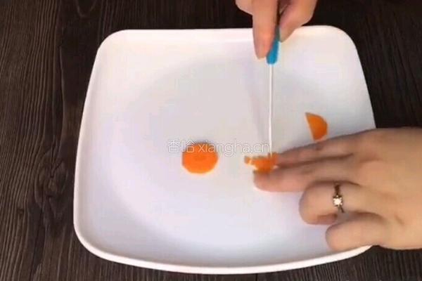 快乐的小鸡的做法图解2