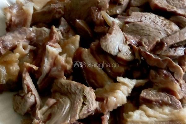 葱爆狗肉的做法图解1