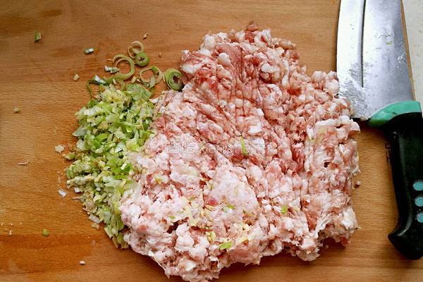 猪肉芸豆大包子的做法图解6