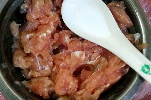 金针菇瘦肉清汤的做法图解4