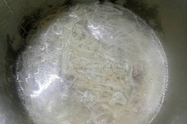 金针菇瘦肉清汤的做法图解11