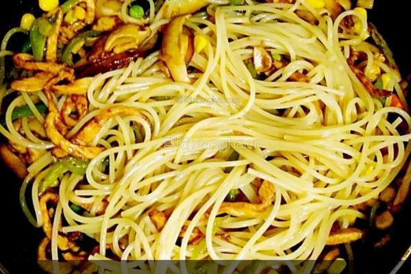 黑胡椒鸡脯意大利面的做法图解5