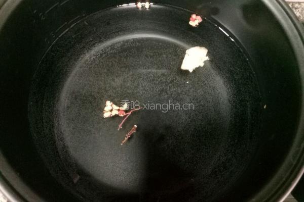 酸菜苦笋肉片汤的做法图解5