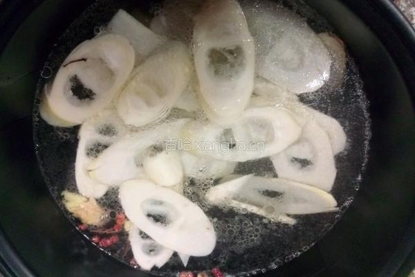 酸菜苦笋肉片汤的做法图解7
