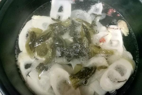 酸菜苦笋肉片汤的做法图解9