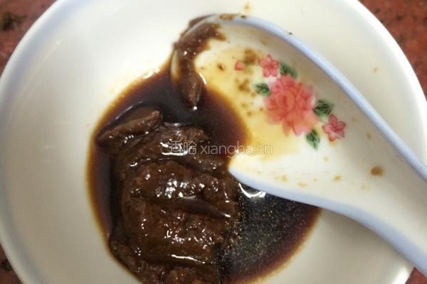 鳗鱼炒咸菜的做法图解3