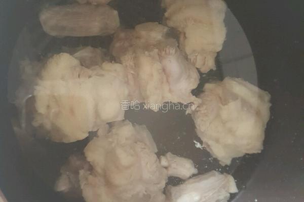 西红柿土豆牛尾汤的做法图解2