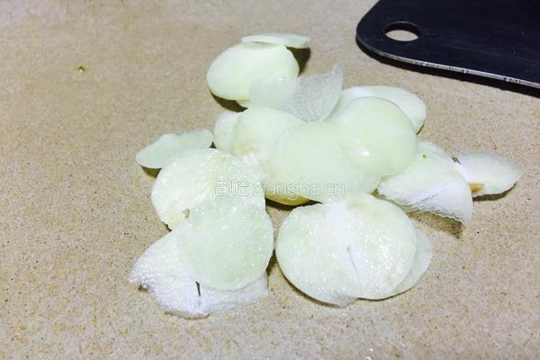 哈尔滨红肠煸芦笋的做法图解3