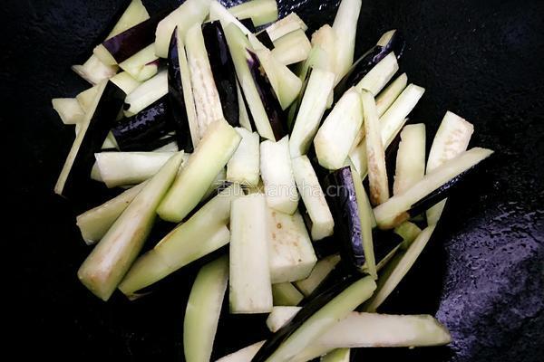 鱼香茄子煲的做法图解7