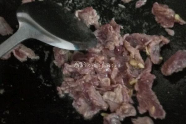 芹菜炒牛肉的做法图解3