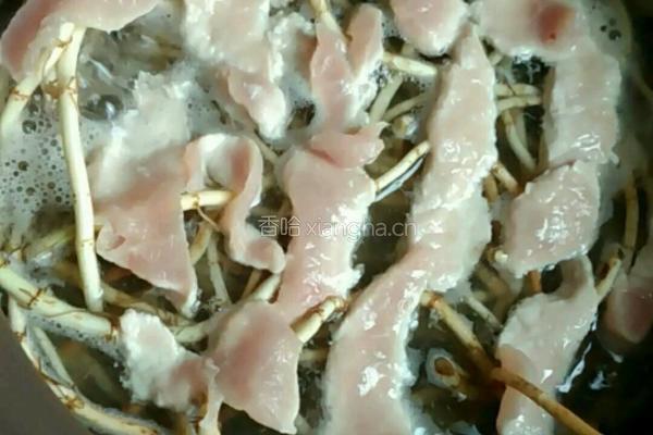 鱼腥草瘦肉鲫鱼汤的做法图解4