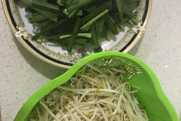 豆芽炒韭菜的做法图解1