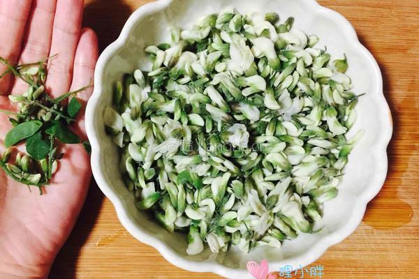 槐花蛋饼的做法图解2