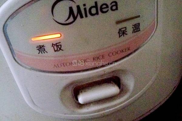 红枣枸杞小米粥的做法图解7
