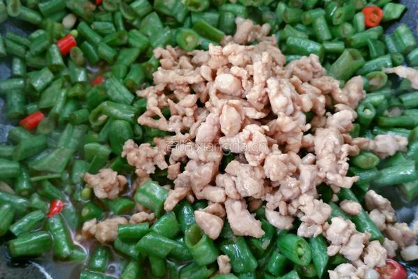 肉末豆角的做法图解7