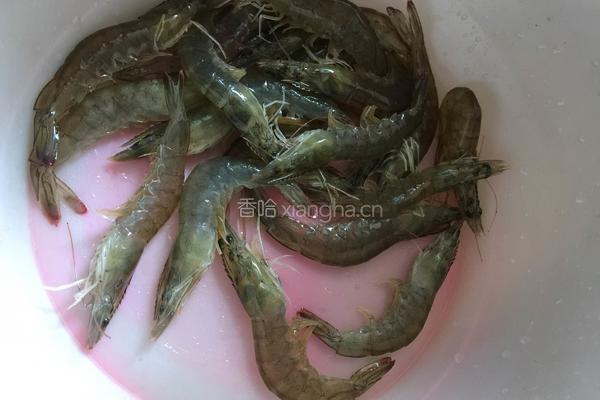 水煮虾的做法图解1