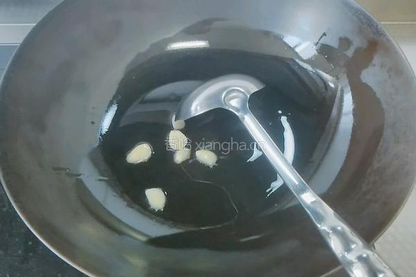 甜豆炒腊肉的做法图解2