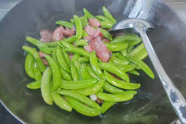 甜豆炒腊肉的做法图解4