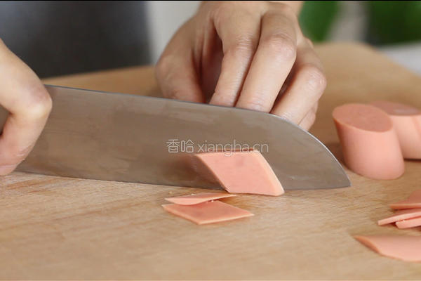 火腿肠炒鸡蛋的做法图解3