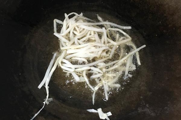 螺蛳鸭脚煲的做法图解4