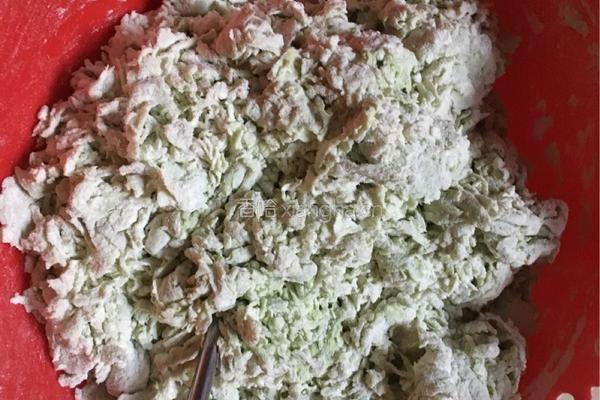香菜猪肉水饺的做法图解2