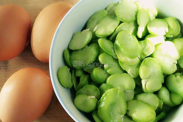 蚕豆米炒鸡蛋的做法图解1