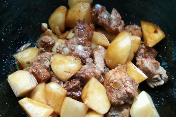 土豆炖排骨的做法图解6