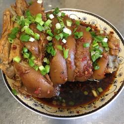 秘制东坡肘子（香辣风味）的做法[图]