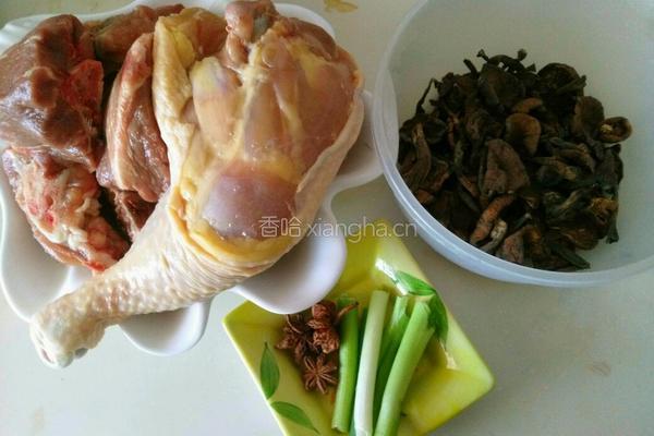 排骨炖鸡的做法图解1