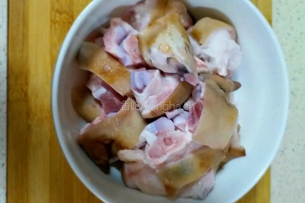 花生猪脚汤的做法图解1