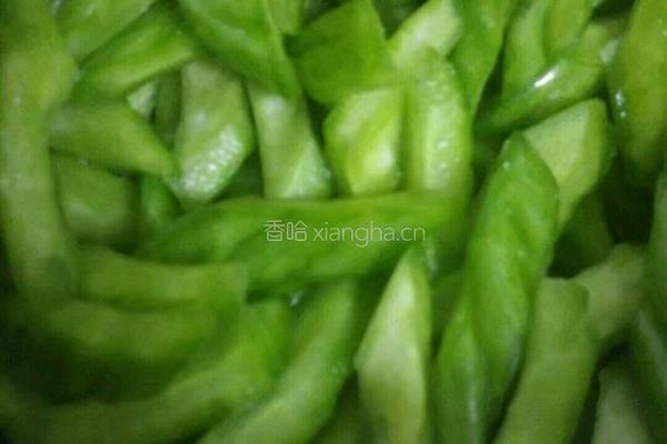 排骨苦瓜汤的做法图解1
