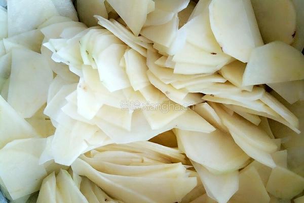 鲜辣土豆片的做法图解3