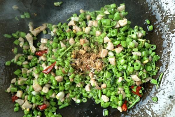 空心菜梗炒肉丁的做法图解7