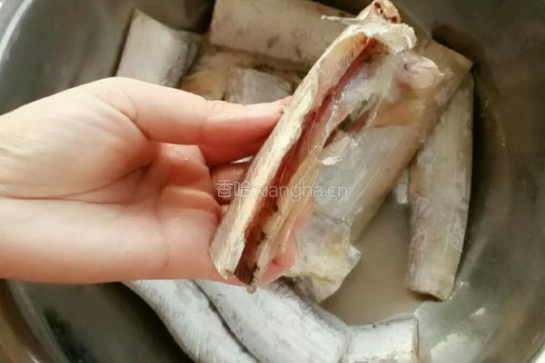 红烧带鱼的做法图解3