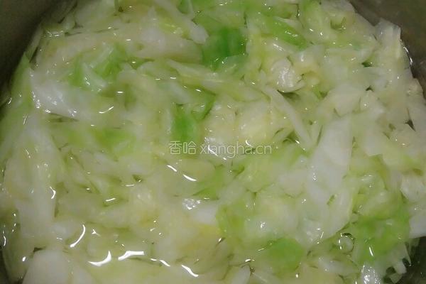 北极虾包菜的做法图解2