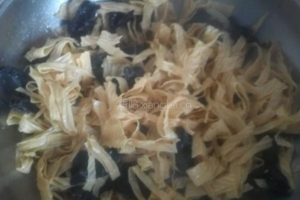 家常豆皮木耳烧的做法图解8