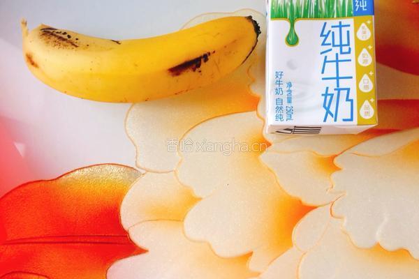 香蕉奶昔的做法图解1