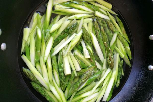 三色莴笋的做法图解3