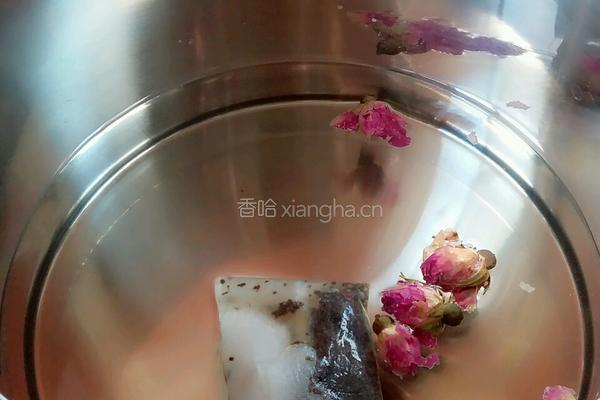 玫瑰花奶茶的做法图解3