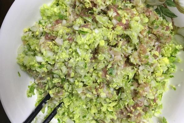 白菜猪肉馅饺子的做法图解4