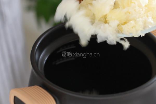 冰糖银耳莲子羹的做法图解5