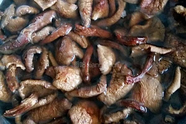 青绿干蘑菇的做法图解1