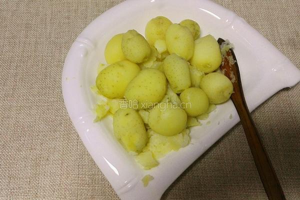 土豆鸡蛋披萨饼的做法图解3