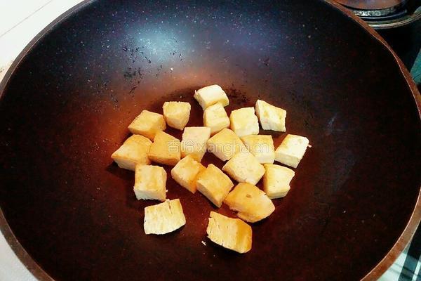 香菇烧冻豆腐的做法图解4
