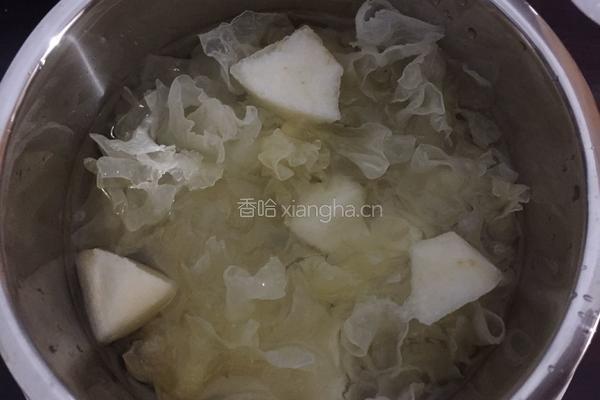 雪梨银耳汤的做法图解5